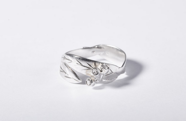 stříbrný prsten