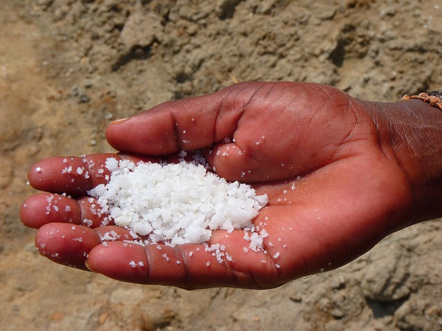 sůl na dlani